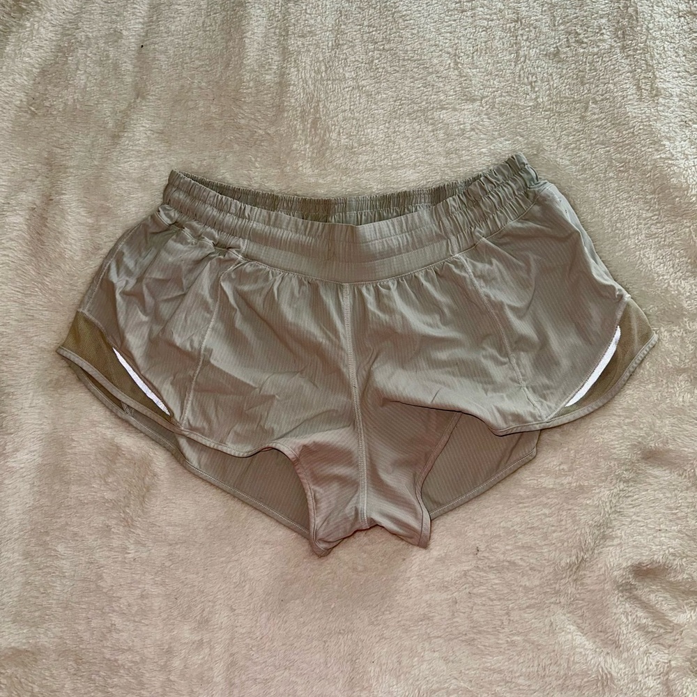 Lululemon Hotty Hot Shorts - Picture 2 of 6
